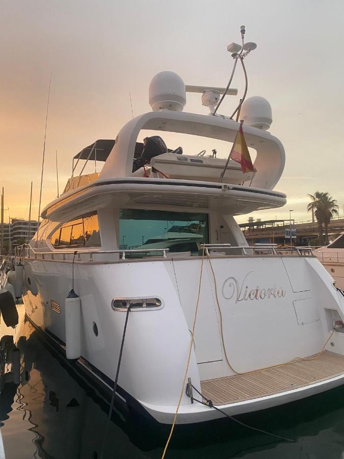 מלון סנט אדריה דה בסוס Yacht 20Metros מראה חיצוני תמונה