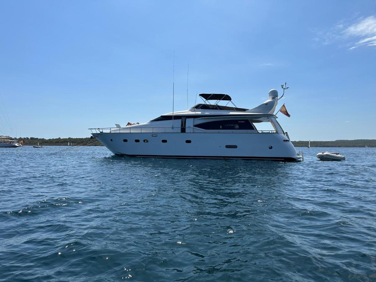 מלון סנט אדריה דה בסוס Yacht 20Metros מראה חיצוני תמונה