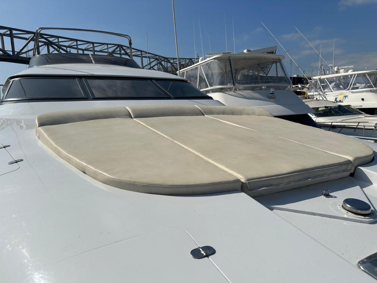 מלון סנט אדריה דה בסוס Yacht 20Metros מראה חיצוני תמונה