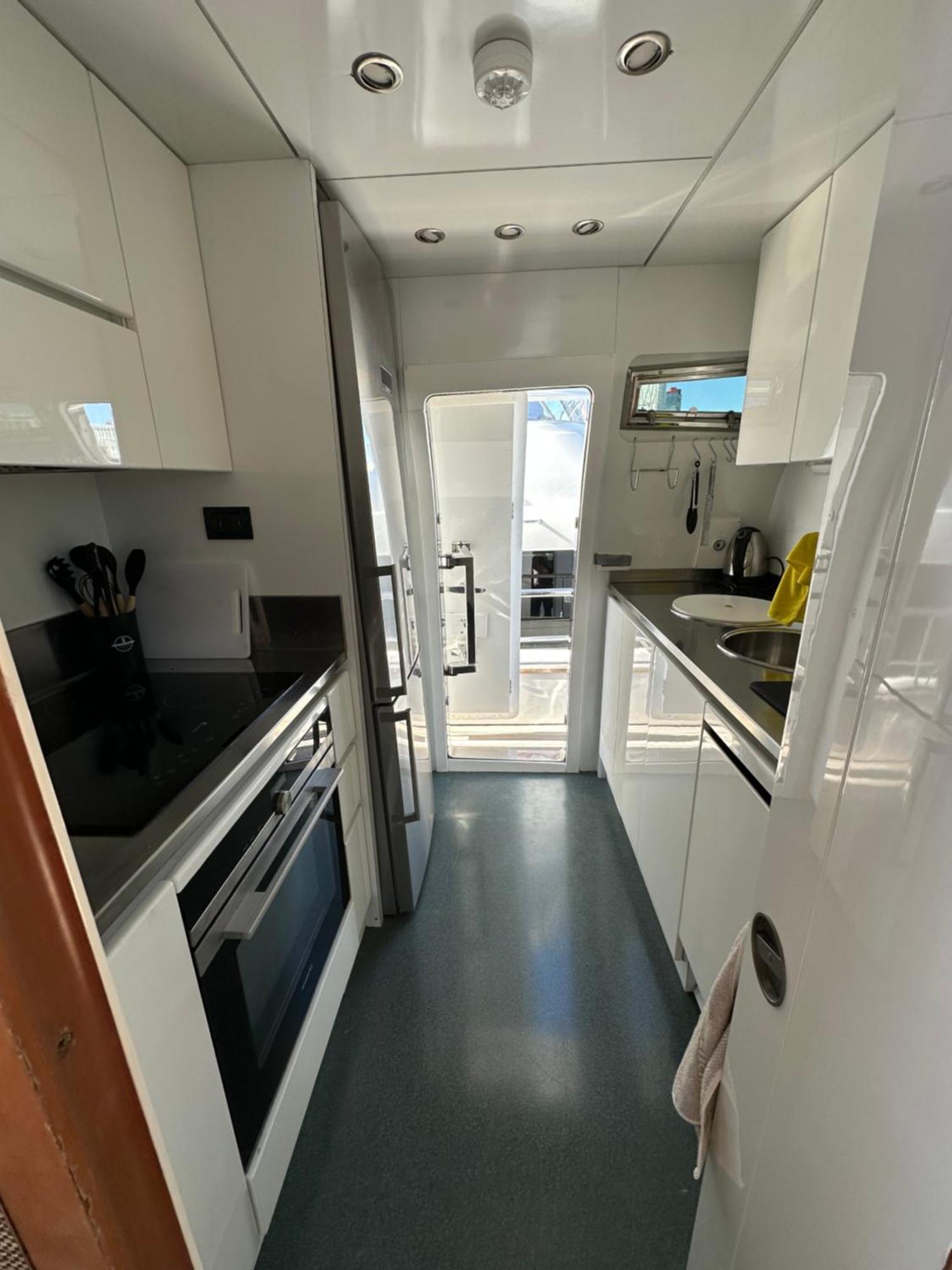 מלון סנט אדריה דה בסוס Yacht 20Metros מראה חיצוני תמונה